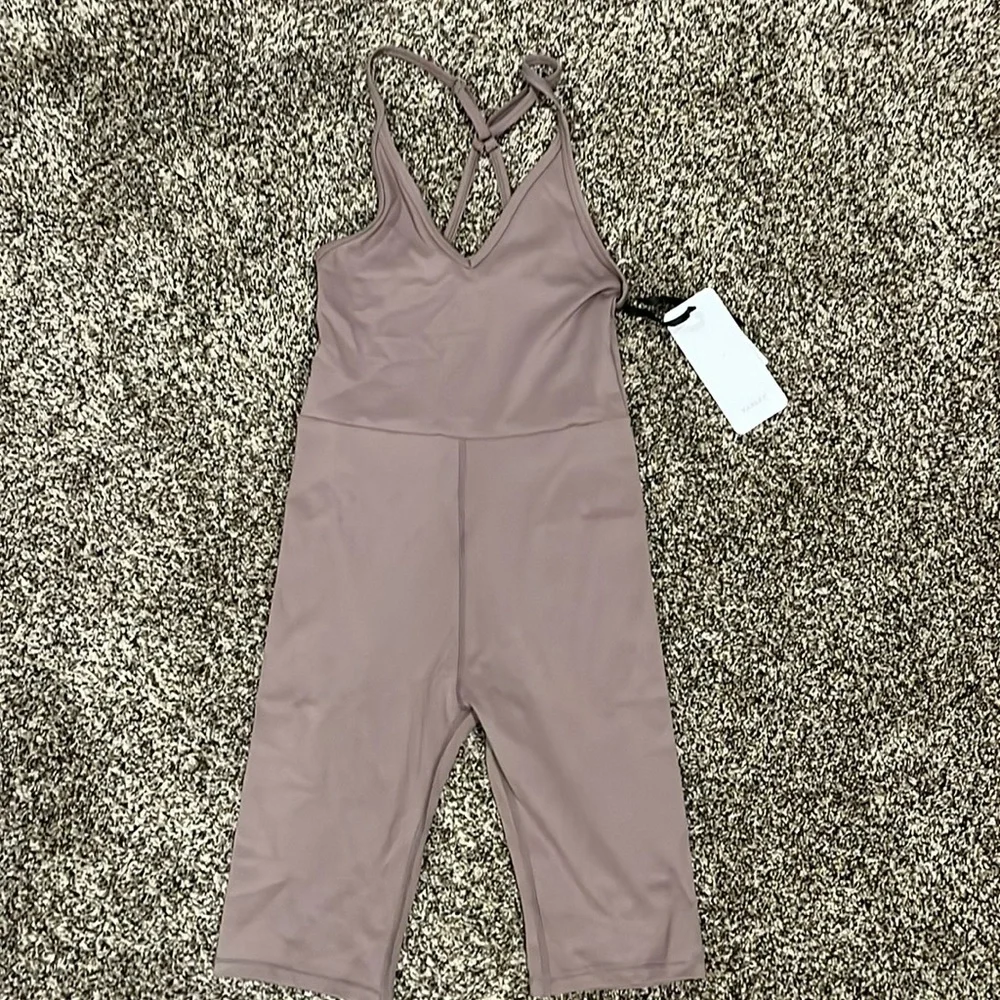 Varley Revolve Let’s Move Irvine Taupe Bodysuit, NWT - Picture 3 of 10